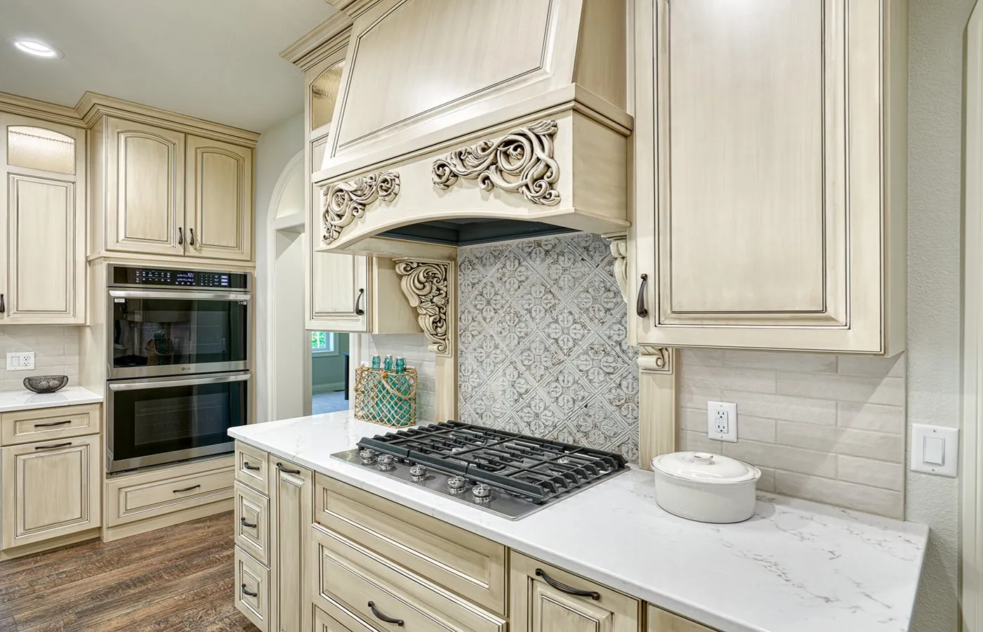 14-Kitchen-2