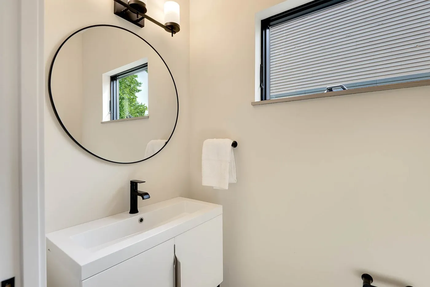 16-Powder-Room