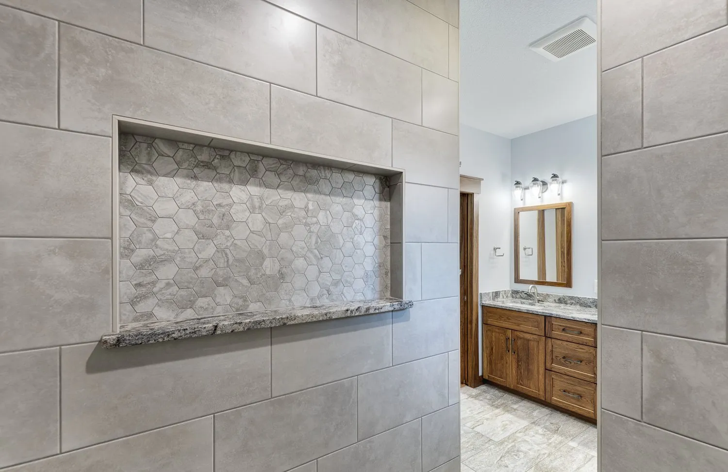 22-Shower-Detail