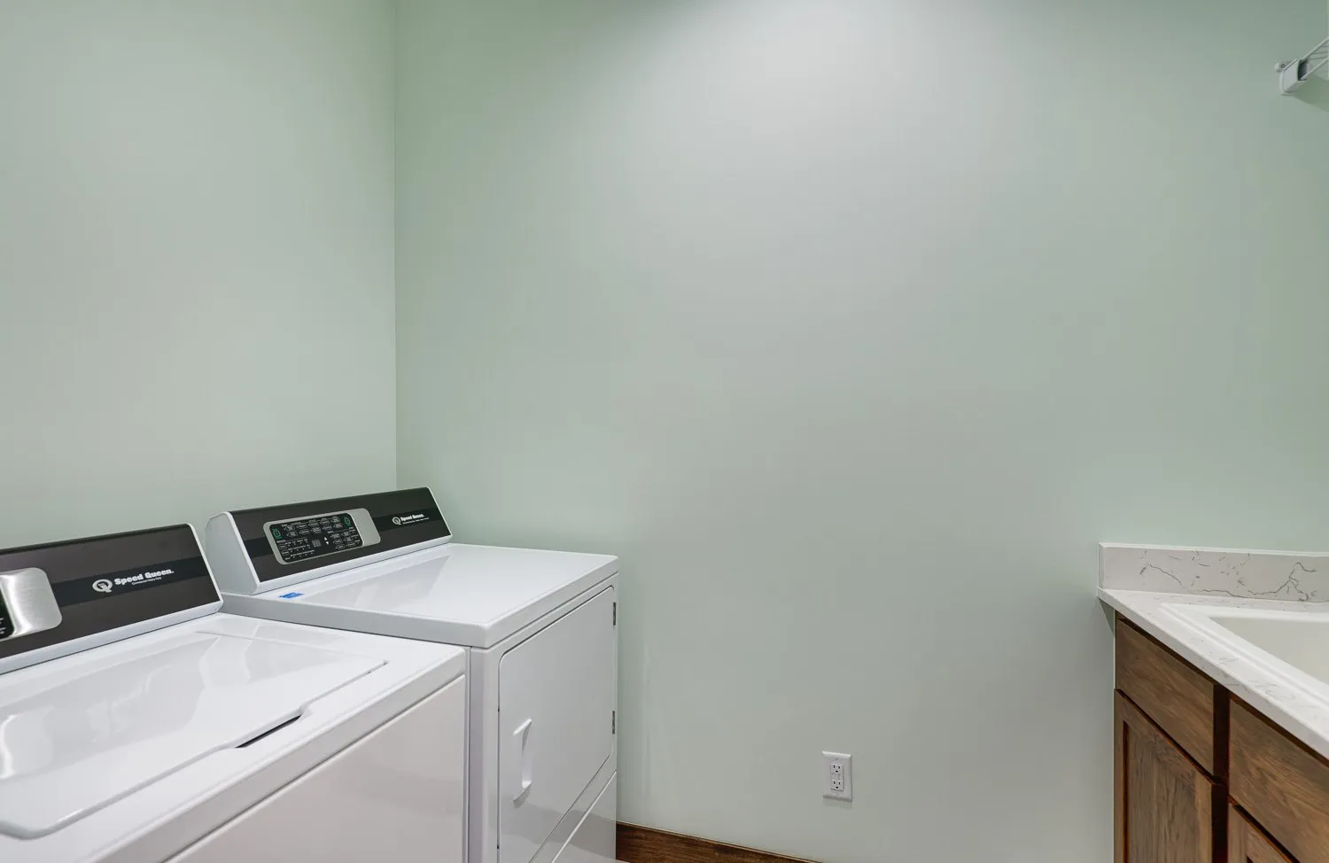 28-Laundry-Room