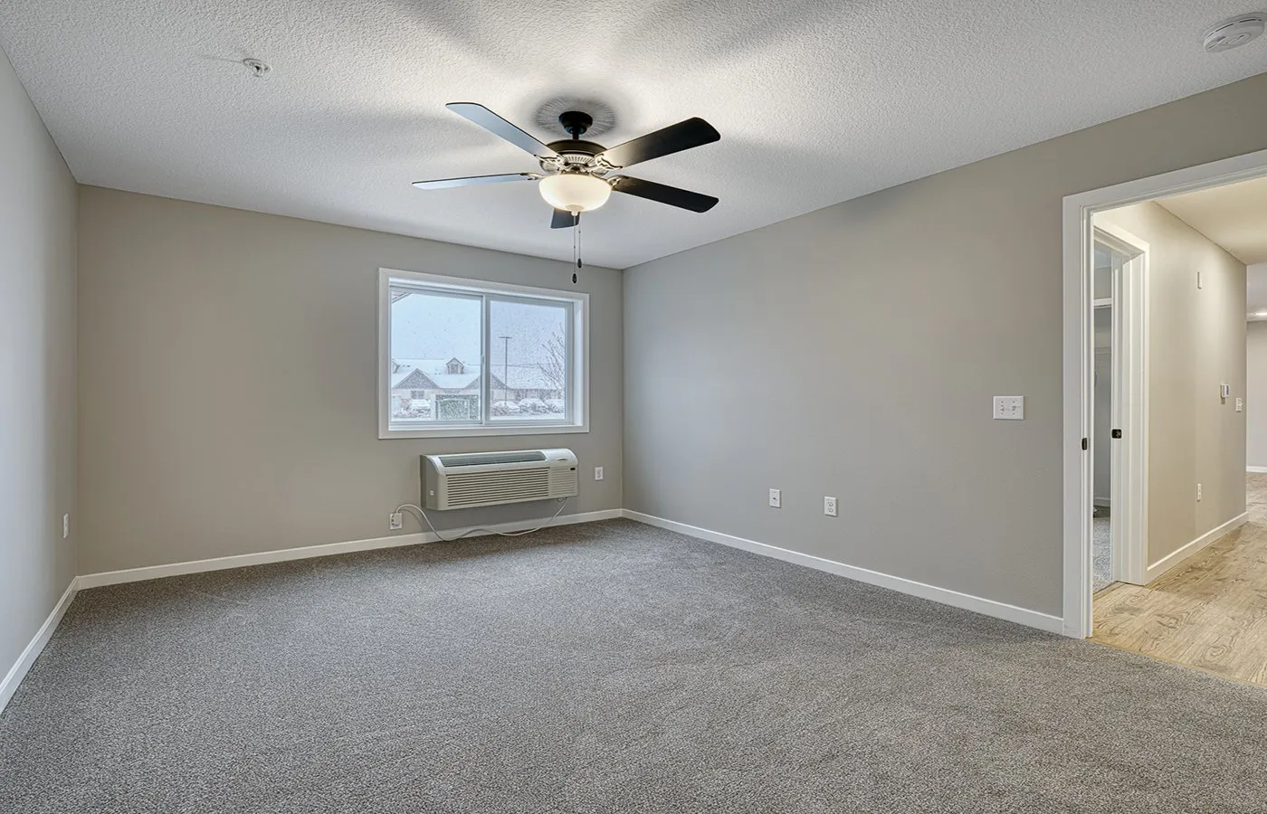 33-1-Primary-Bedroom