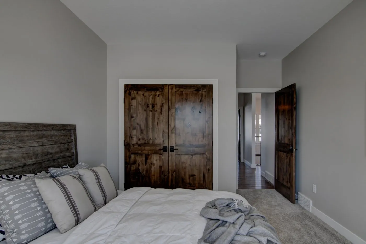 The-Freeman-Bedroom-2
