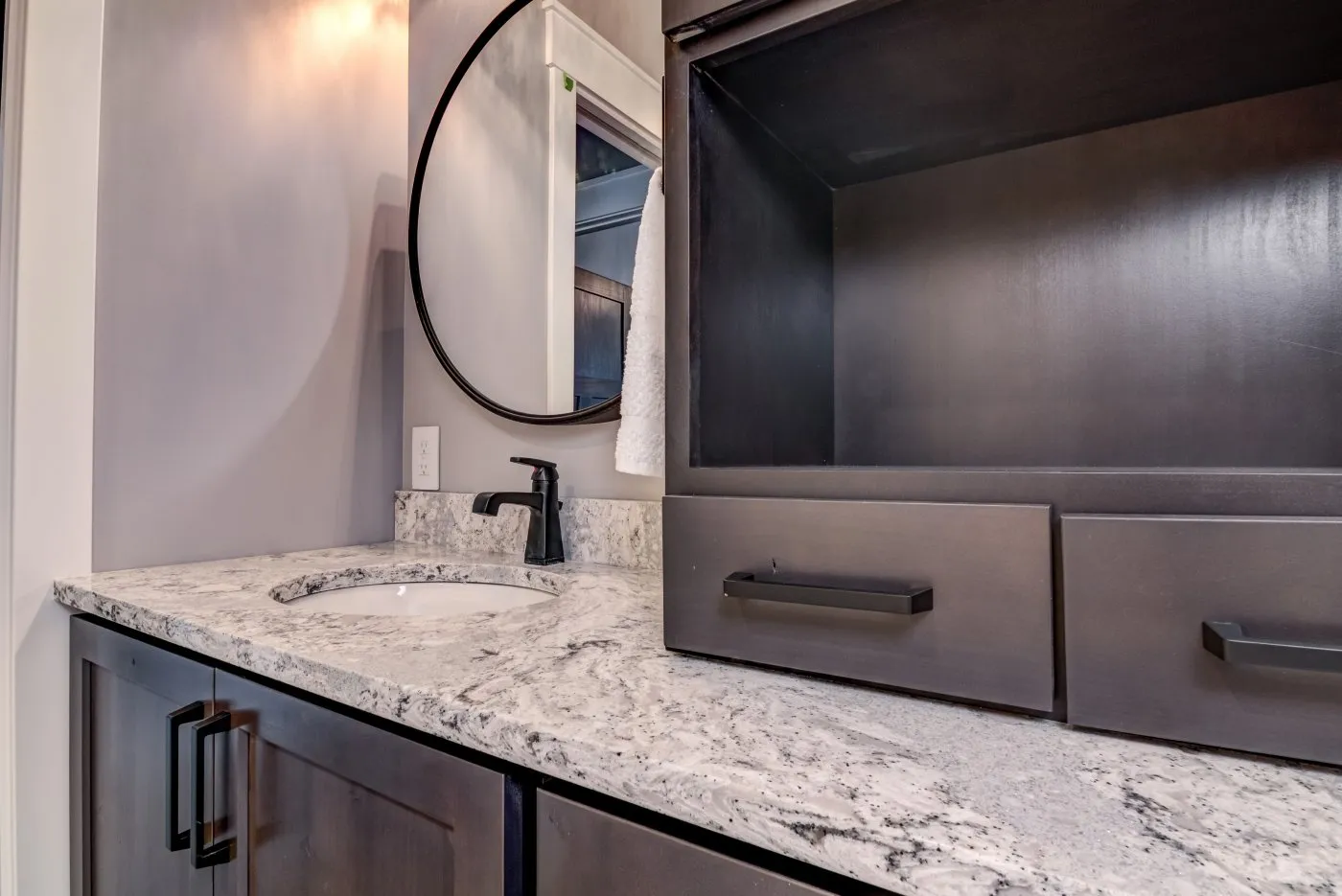 The-Wahlberg-Bathroom-7