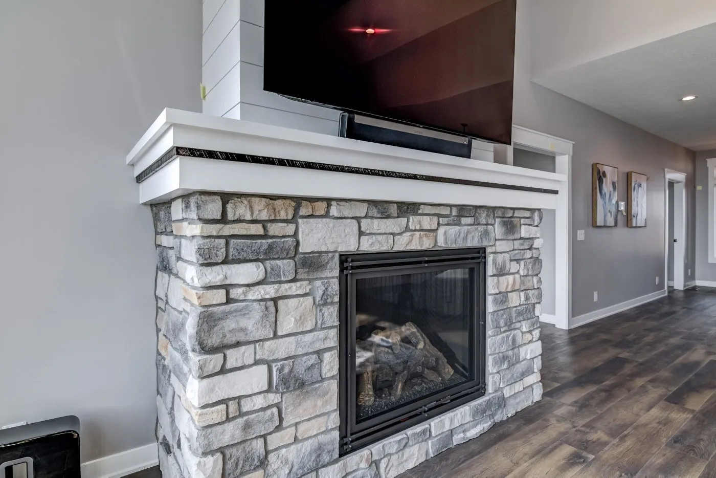 The-Wahlberg-Living-Room-6b